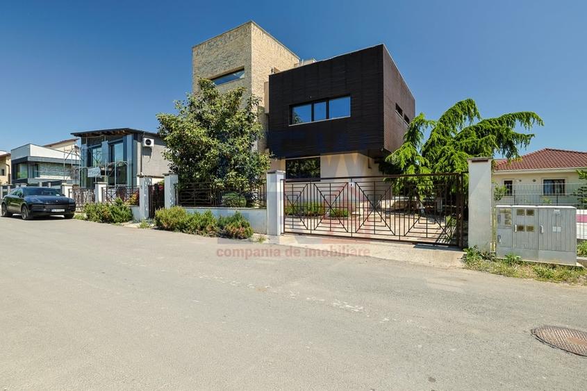 Casă individuală cu 6 camere cu Piscina în Est