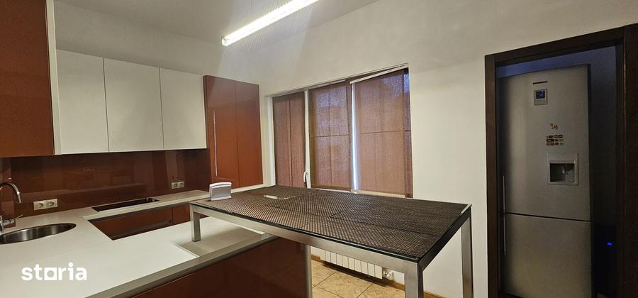 Apartament cu 4 camere decomandat în Ștrand