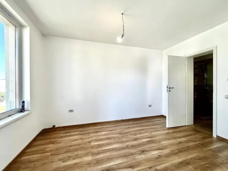 Duplex cu 5 camere cu Canalizare în Giroc