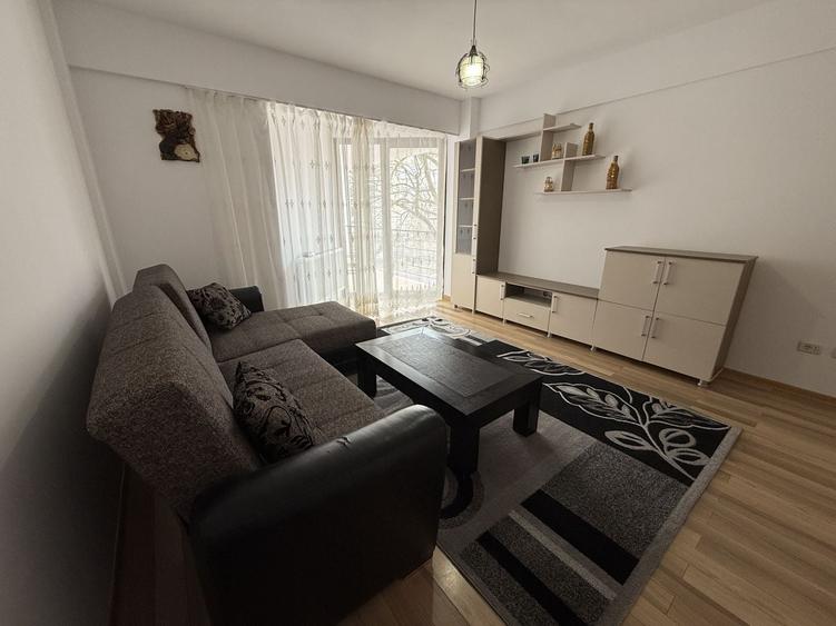 Apartament cu 2 camere semidecomandat, mobilat în Central