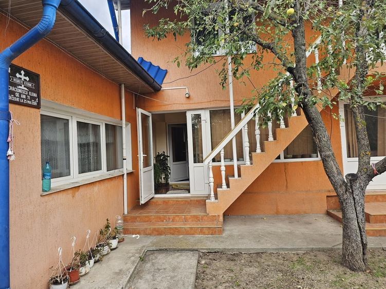 Casă cu 4 camere în Vârtoape