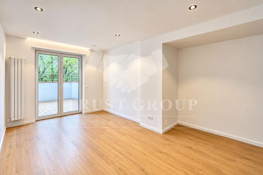 Apartament cu 4 camere decomandat, mobilat în Victoriei