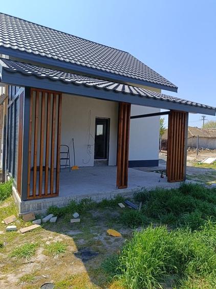 Casă cu 3 camere în Corbu