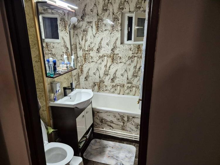 Apartament cu 4 camere decomandat în Piața Centrală