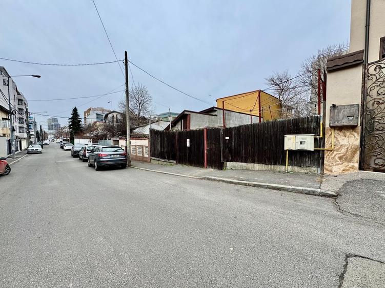 Teren Construcții intravilan de 200 mp, în Vitan
