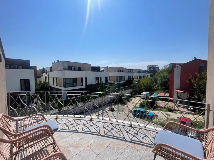 Casă cu 9 camere cu Teren 862 Mp în Pipera