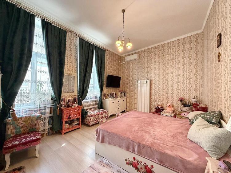 Apartament cu 3 camere semidecomandat în Universitate