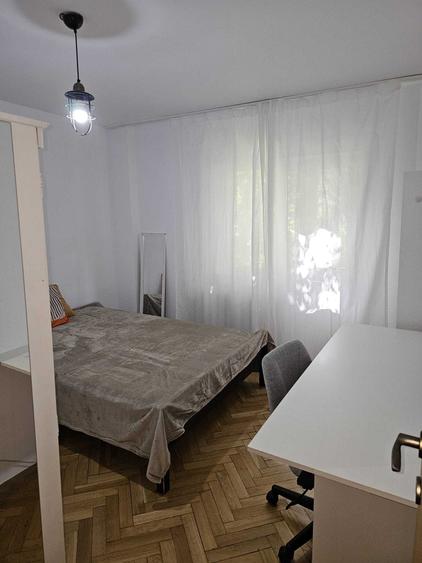 Apartament cu 4 camere decomandat în Central