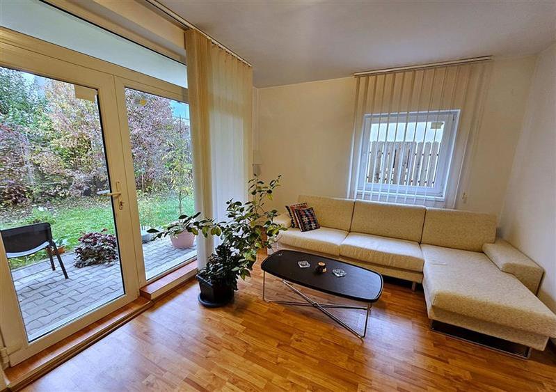 Duplex cu 5 camere cu Canalizare în Bună Ziua