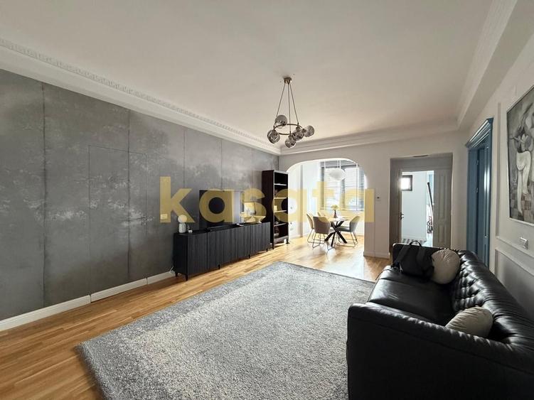 Apartament cu 4 camere decomandat, mobilat în Calea Victoriei