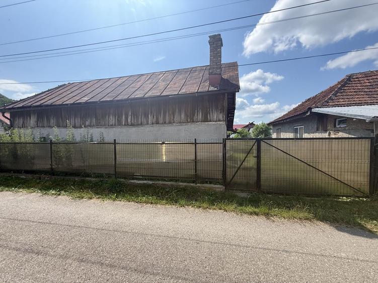 Casă individuală cu 3 camere cu Canalizare în Ocina de Jos