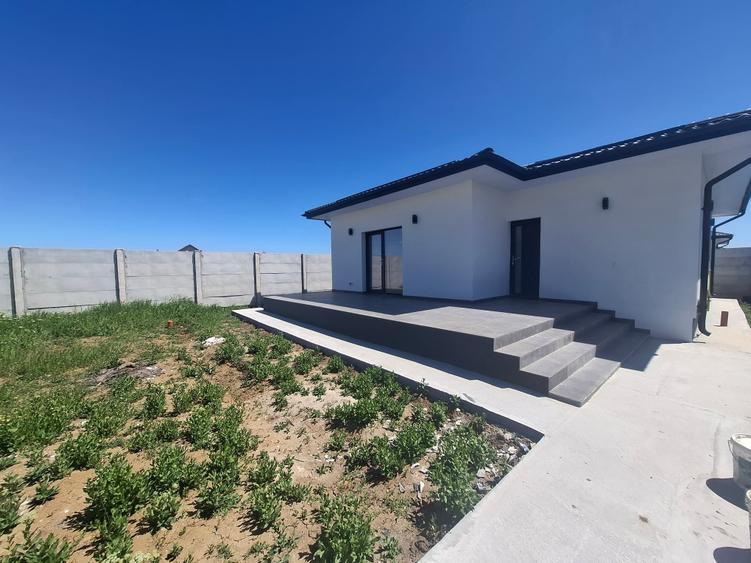 Casă individuală cu 4 camere cu Teren 400 Mp în Olteni