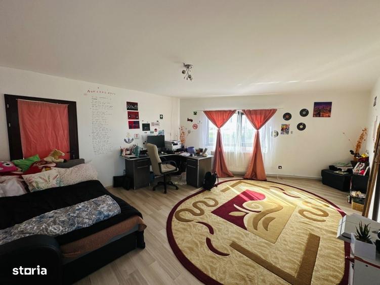 Casă cu 4 camere decomandat în Leș