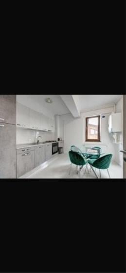 Apartament cu 3 camere decomandat, mobilat în Bucureștii Noi