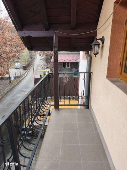 Casă cu 5 camere cu Teren 145 Mp în Vlădesti