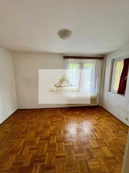 Apartament cu 3 camere semidecomandat în Alexandru Obregia