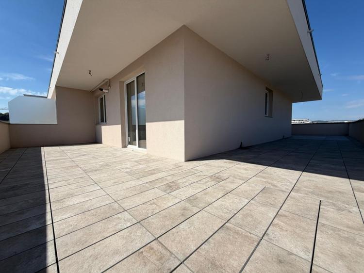 Penthouse de 3 camere, 81 mp, zona Ceta?ii - 2