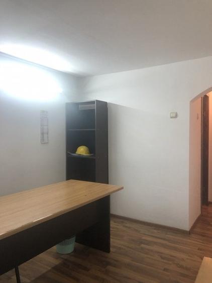 Birou, de 2,000 mp, în Central