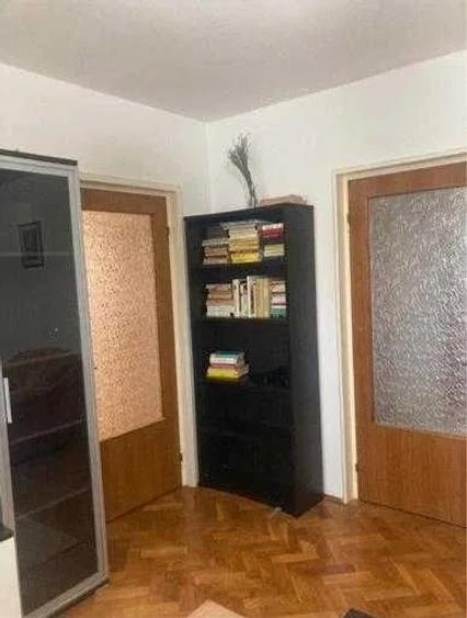 Apartament cu 3 camere semidecomandat în Drumul Taberei
