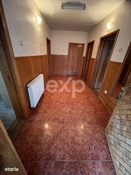 Casă cu 8 camere decomandat cu Teren 540 Mp în Voinești
