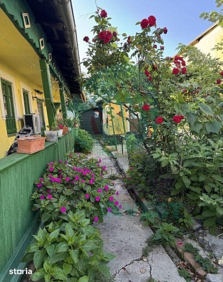 Casă cu 6 camere cu Teren 344 Mp în Văcăresti