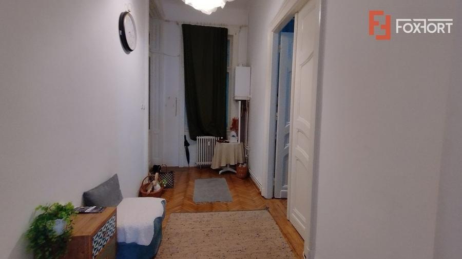 Apartament cu 3 camere semidecomandat, mobilat în Ultracentral