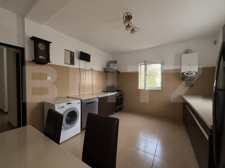 Casă individuală cu 8 camere cu Canalizare în Călan