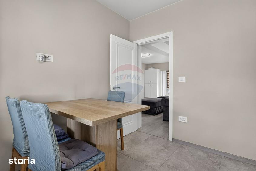 Casă cu 8 camere cu Teren 491 Mp în Central