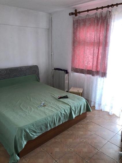 Apartament cu 2 camere decomandat în Podul de Fier