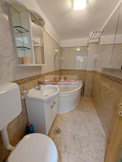 Apartament cu 2 camere decomandat în Victoriei