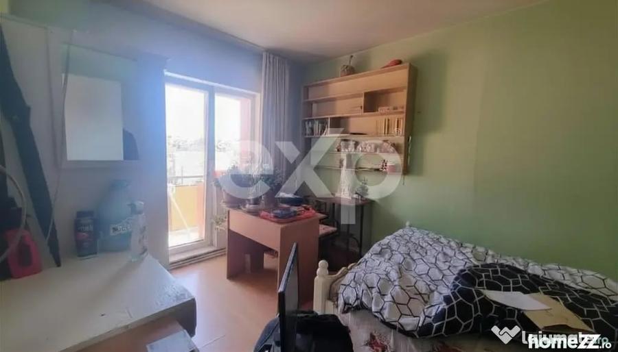 Apartament cu 4 camere decomandat în Gară
