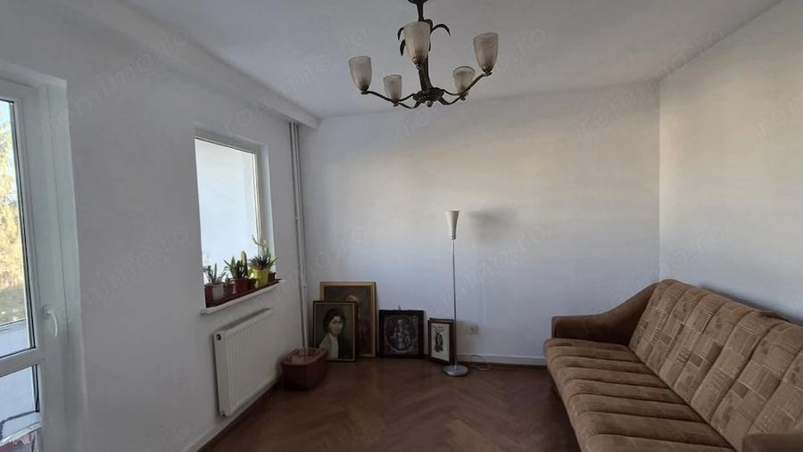 Apartament cu 3 camere semidecomandat în Astra