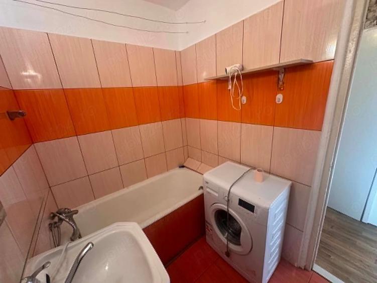 Garsonieră semidecomandată în Girocului