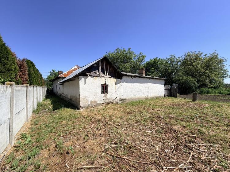 Casă individuală cu 6 camere cu Teren 3000 Mp în Exterior Nord