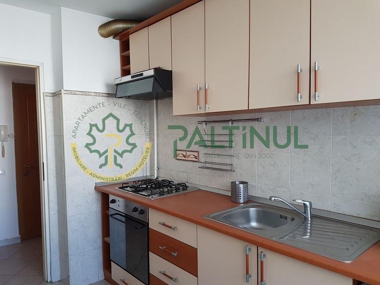 Apartament cu 2 camere semidecomandat, mobilat în Central