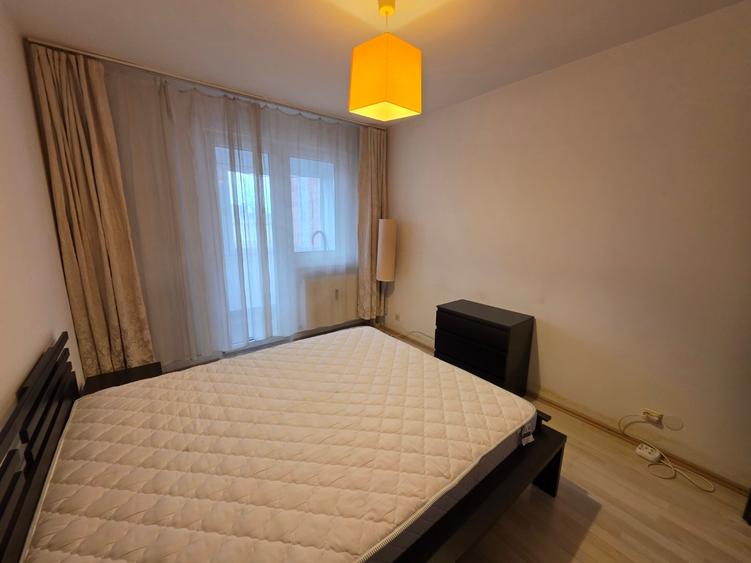 Apartament cu 3 camere semidecomandat, mobilat în Titan