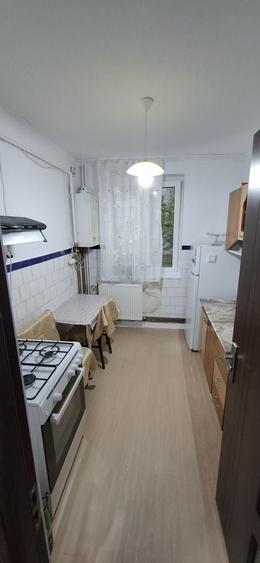 Apartament cu 2 camere semidecomandat în Craiovei