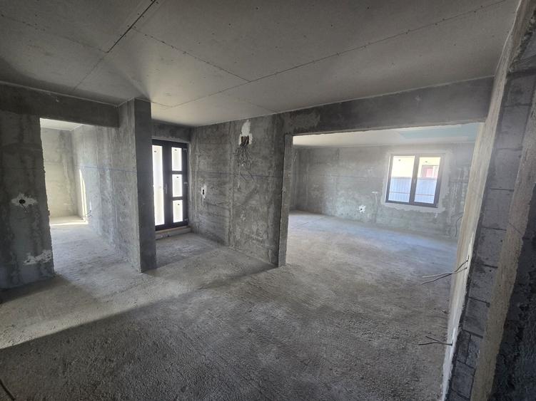 Casă cu 4 camere cu Teren 650 Mp în Vânători