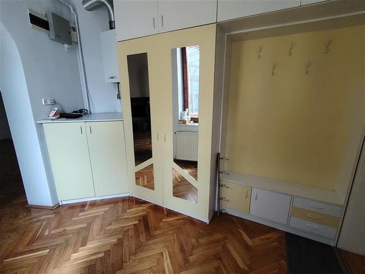Duplex cu 6 camere cu Canalizare în 1 Decembrie 1918