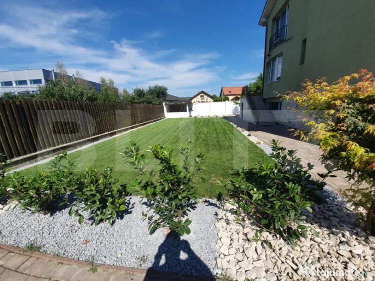 Casă cu 10 camere cu Teren 1100 Mp în Corunca