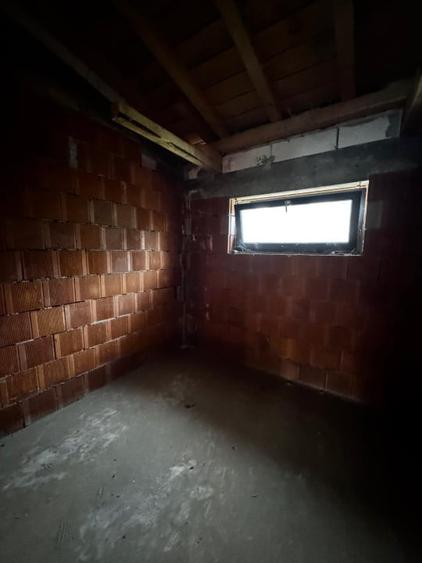 Casă individuală cu 7 camere cu Teren 301 Mp în George Enescu