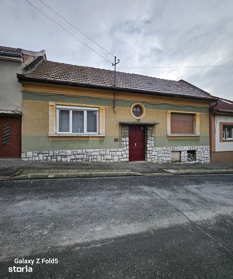 Casă cu 4 camere cu Teren 248 Mp în Central