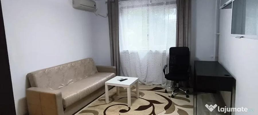 Apartament cu 2 camere semidecomandat în Tei