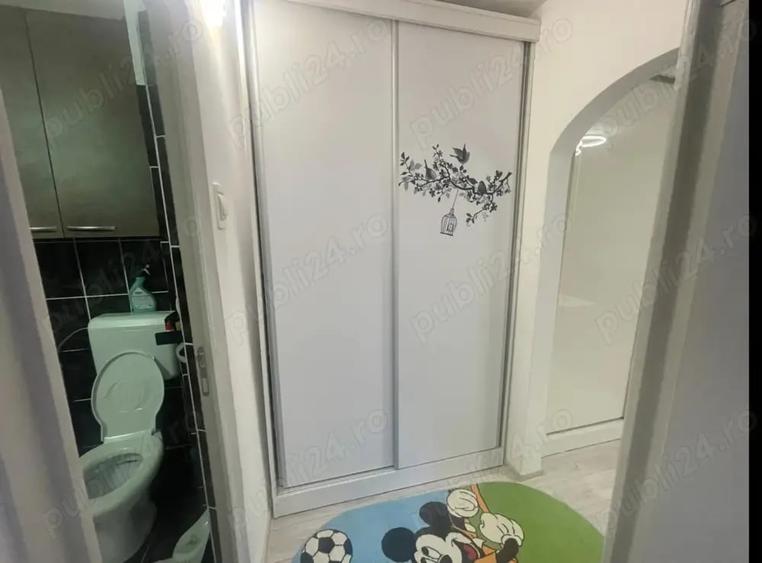 Apartament cu 3 camere semidecomandat în Tineretului