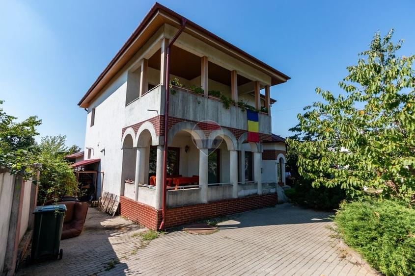 Casă individuală cu 5 camere cu Teren 500 Mp în Păulești