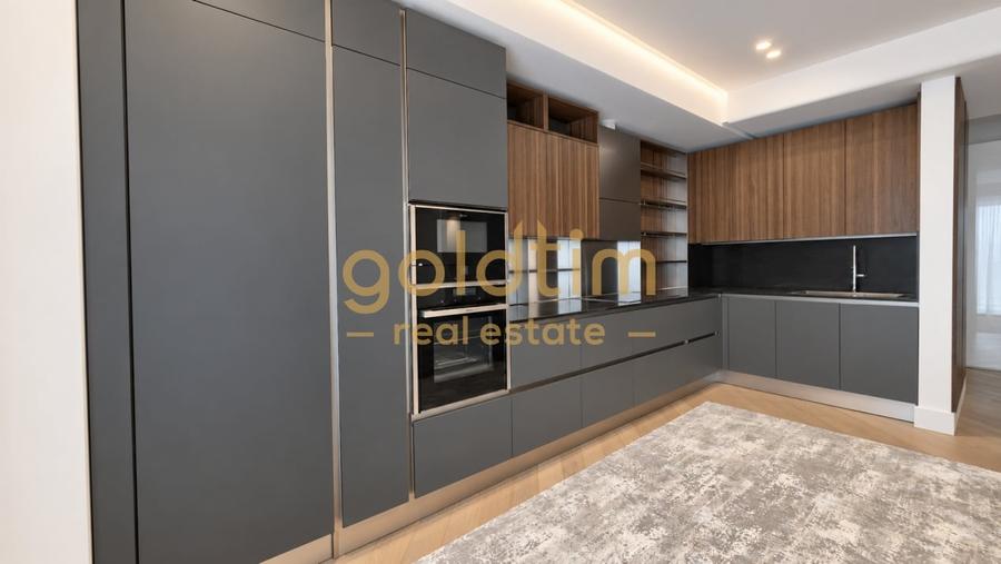 Apartament cu 3 camere semidecomandat, mobilat în Iancu Nicolae