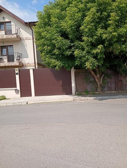 Casă cu 4 camere cu Teren 300 Mp în Tei