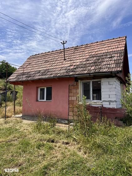 Casă cu 4 camere cu Teren 2475 Mp în Cucerdea