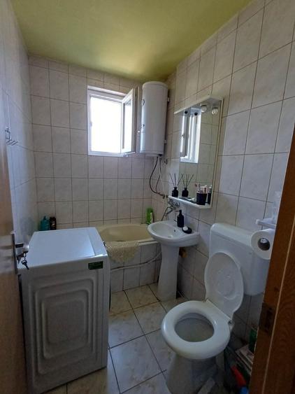 De vanzare ,apartament 2 camere - 3