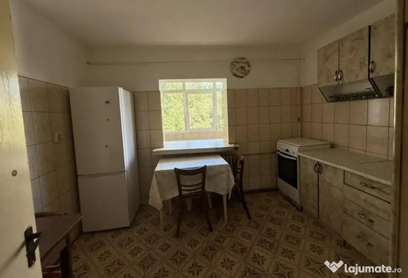 Apartament cu 3 camere decomandat în Brazda lui Novac